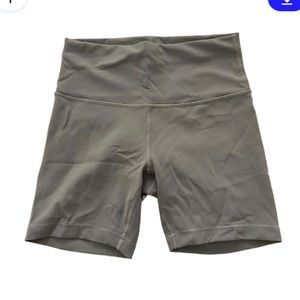 Lululemon ‘Wunder Train’ shorts